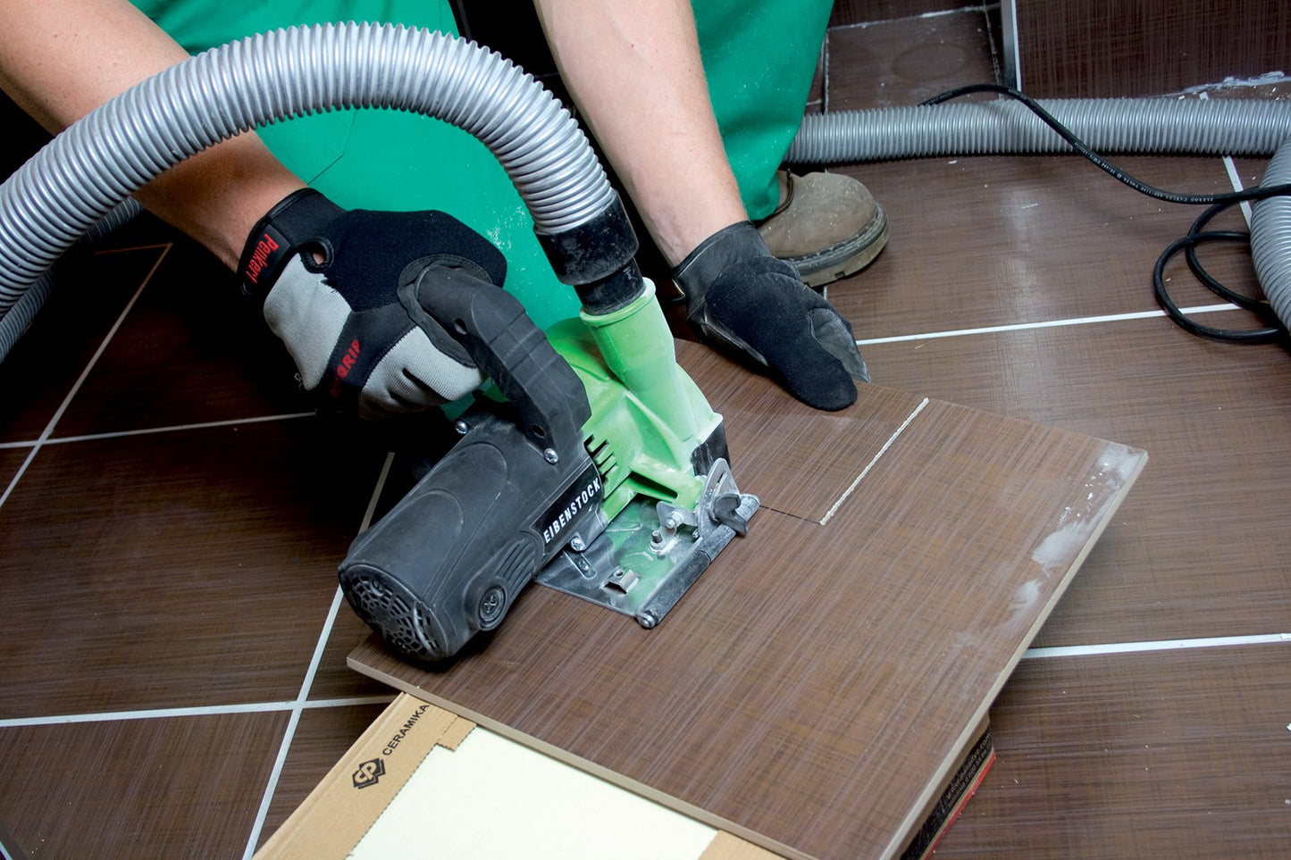 CS Unitec EDS 125 5" Circular Diamond Hand Saw for Wet/Dry Cutting of Ceramic Tile, Stone, Hardie Board