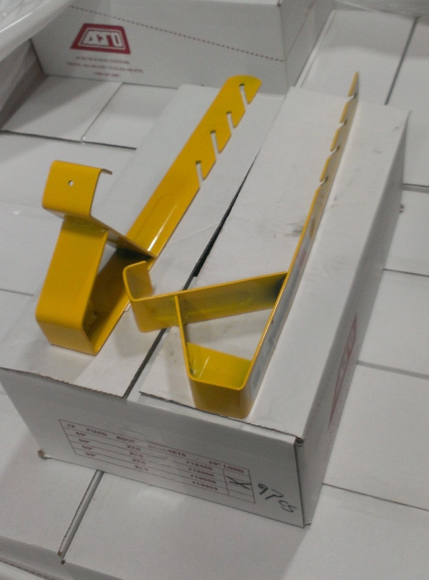 ACRO BUILDING SYSTEMS Contractor Grade Fixed Roof Bracket 60 Degree, 2x6 Plank. Box of 12