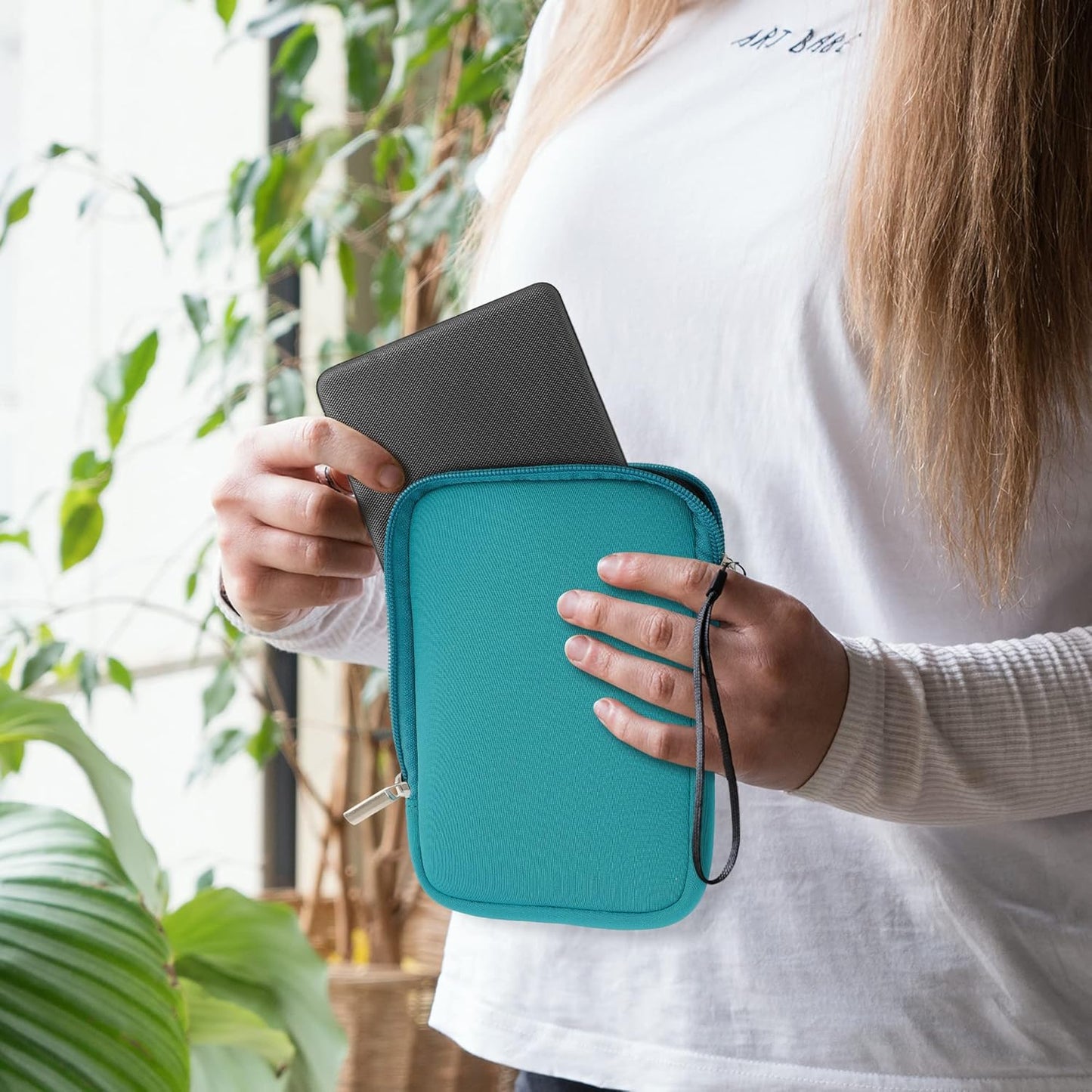 kwmobile 6" Neoprene e-Reader Pouch Size eReader - Universal eBook Sleeve Case with Zipper - Petrol