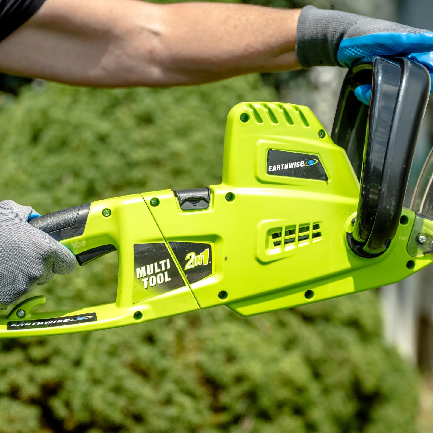 Earthwise CVPH43018 Corded 4.5 Amp 2-in-1 Convertible Pole Hedge Trimmer, Green