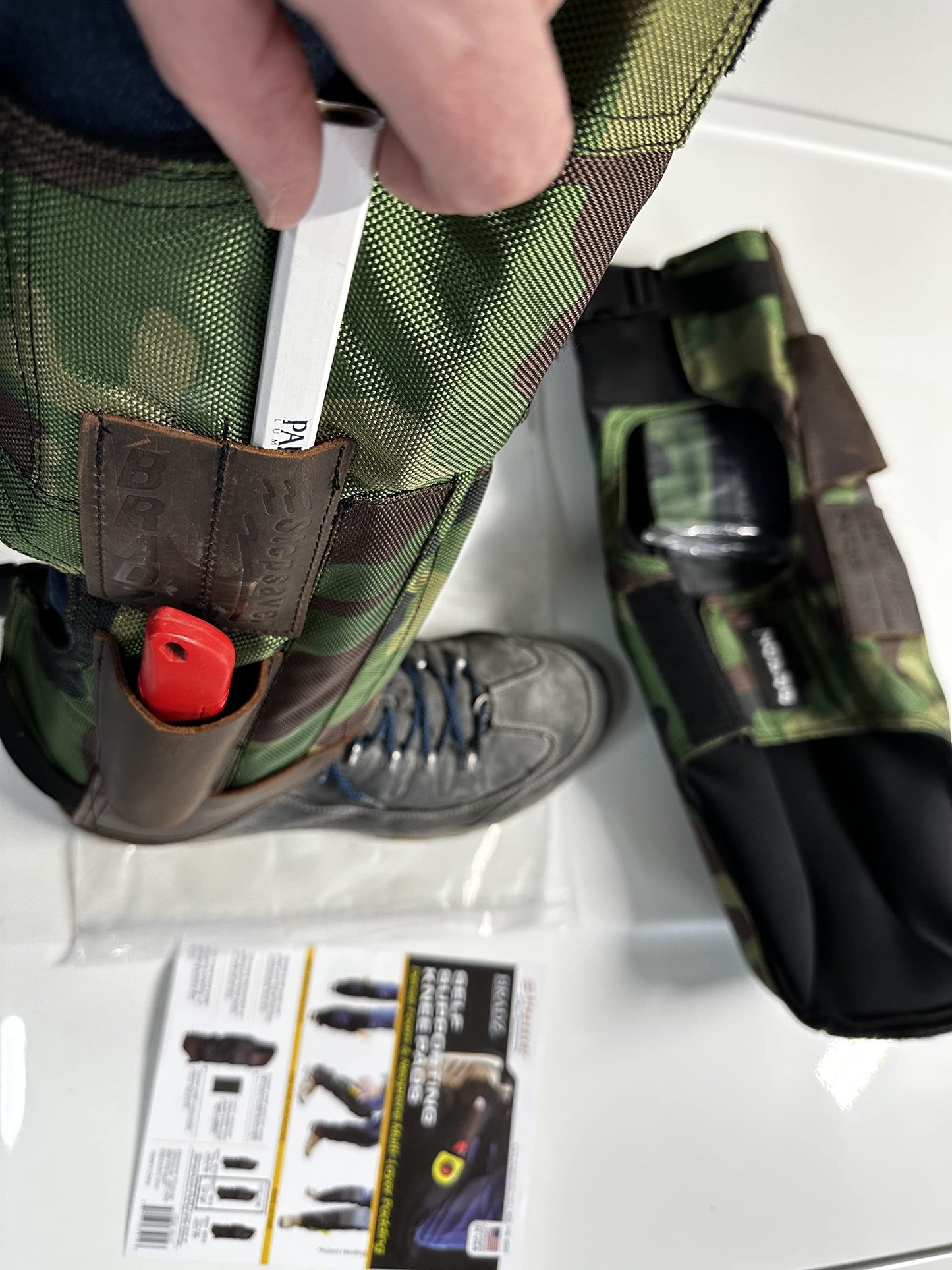 bradz Self-Supporting Knee Pads with built in tool pouches and replacable kneecaps offer open behind the knee all day comfort (5014 Large, Camo)