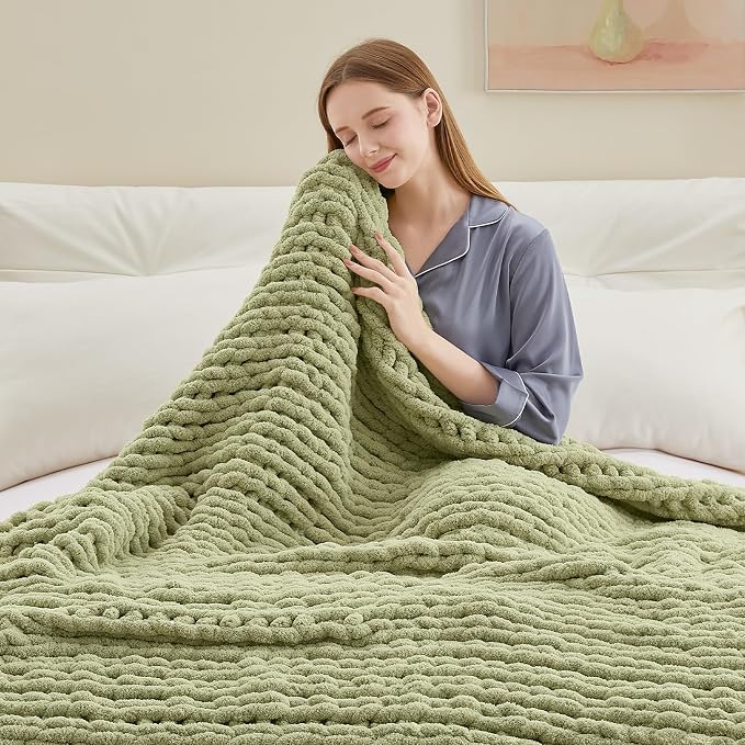 Negwoo Chunky Knit Throw Blanket, 50''*60'' Knitted Throw Chenille Yarn for Bed Couch, Handmade Light Green Crochet Big Thick Blanket, Machine Washable Cute Comfy Blanket for Home Decor