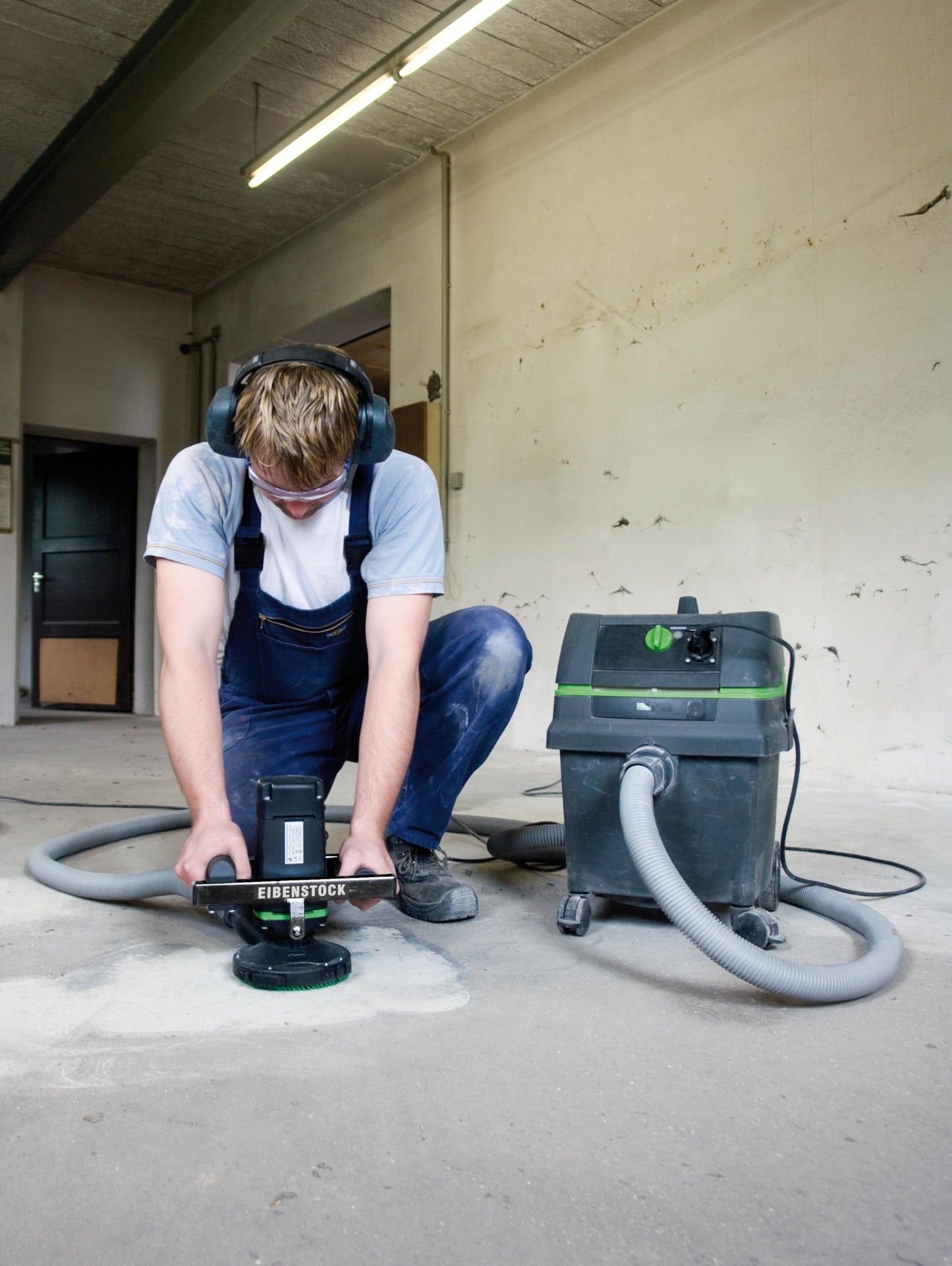 CS Unitec | EBS 1802.1 | 5" Heavy-Duty Concrete Surface Grinder with Dust Extraction for Removing Paint, Epoxy, Glue, and other Coatings. Low Vibration, 16 Amp, 10,000 RPM – Made in Germany
