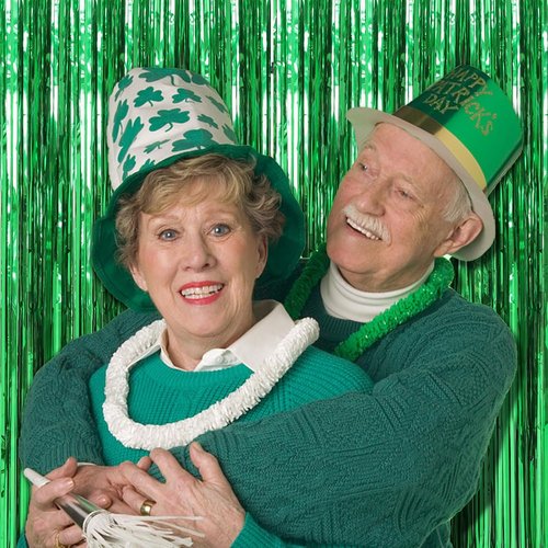 Green Streamers Backdrop by [Brand Name] - Jungle Party Decorations | Foil Fringe Curtains for Birthdays & Events