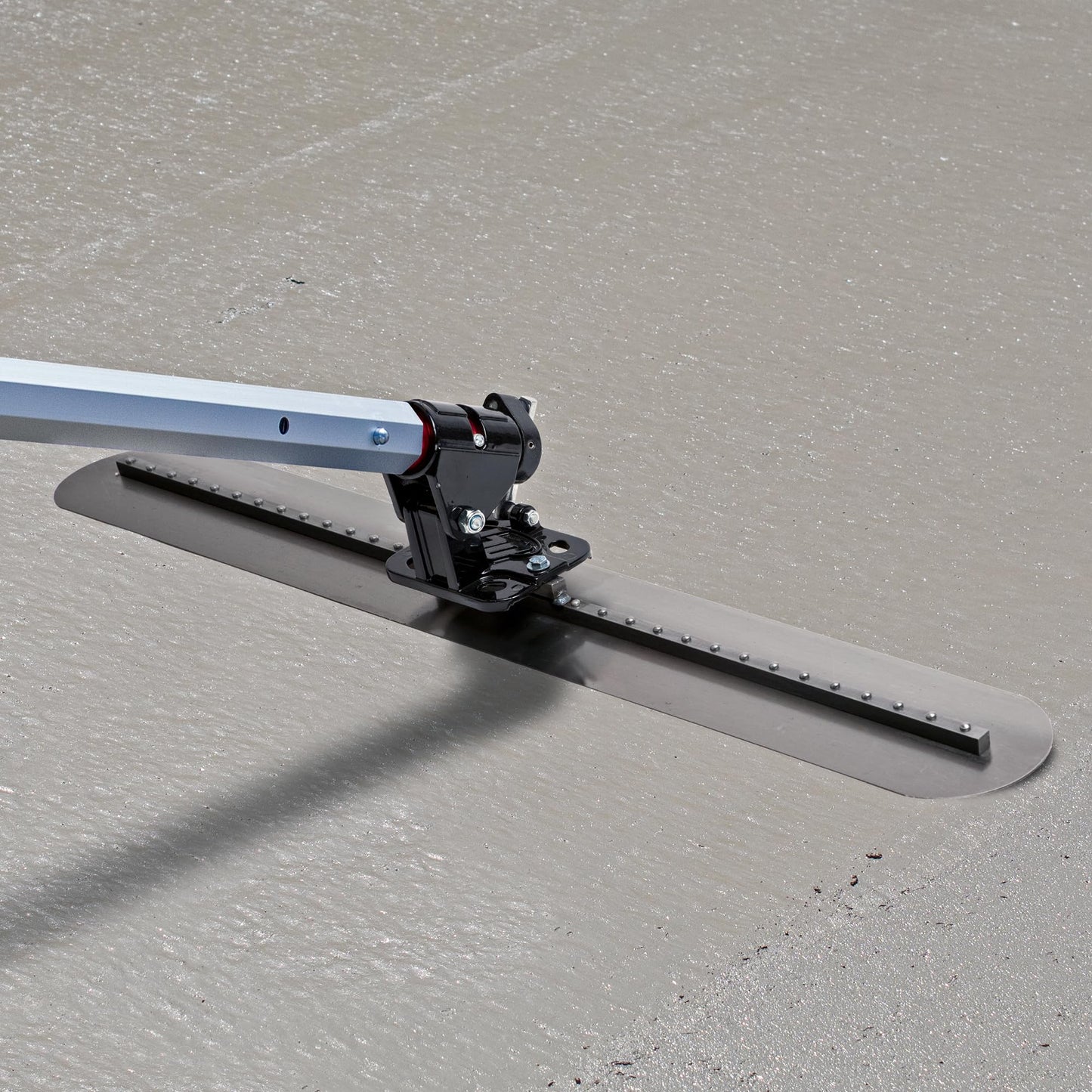 QLT By MARSHALLTOWN 36 x 5 Inch Round End Multi-Mount Fresno with Rock-It 2.0 Bracket, Carbon Steel, Concrete, FR36RBF9
