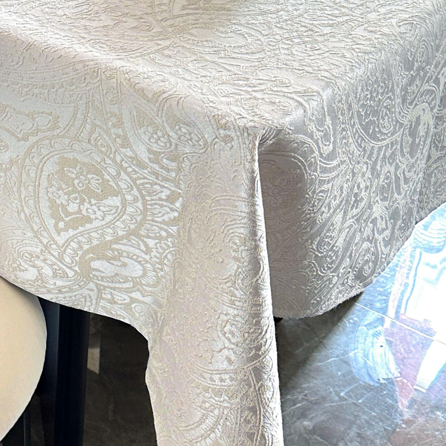 ZIWUROAD Rectangle Tablecloth, Jacquard Textured Spill-Proof Washable Dining Table Cloth, Heavy Weight Fabric Table Cover for Wedding, Kitchen, Dinners (72''x54'', Milky White)