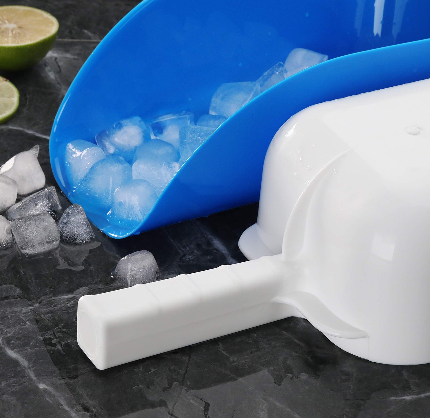 New Star Foodservice Commercial Grade Polycarbonate Plastic Utility Ice Scoop, Blue, 64 oz