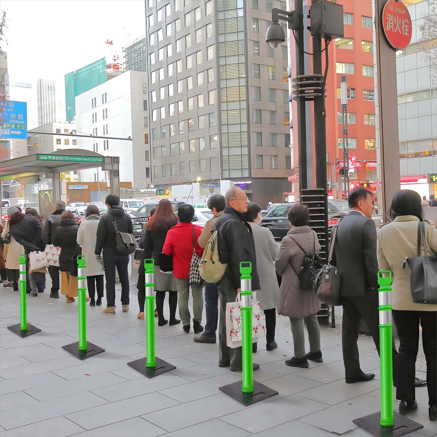 Kanayu 49 Inch Traffic Delineator Posts with 8.8 Lbs Rubber Base PE Delineator Post Portable Parking Pole Traffic Cone Barrier with Removable Base, Reflective Band(4 Packs,Green)