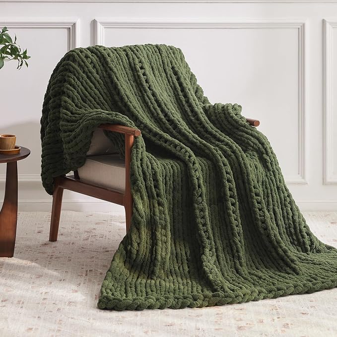 Negwoo Chunky Knit Throw Blanket, 50''*60'' Knitted Throw Yarn for Bed Couch, Handmade Green Crochet Big Thick Blanket, Machine Washable Cute Comfy Blanket for Home Decor