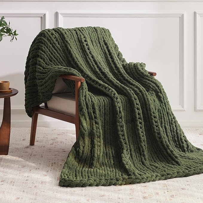 Negwoo Chunky Knit Throw Blanket, 30''*40'' Knitted Throw Chenille Yarn for Bed Couch, Handmade Green Crochet Big Thick Blanket, Machine Washable Cute Comfy Blanket for Home Decor