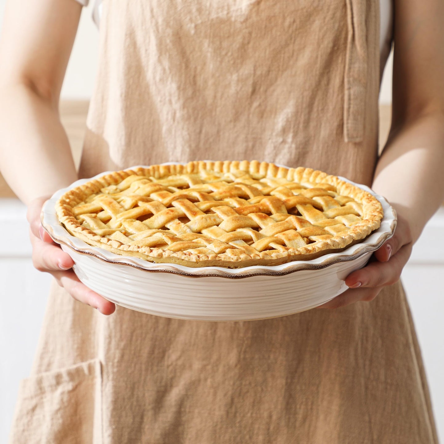 Frewinky Ceramic Pie Pan for Baking, 9 inch Pie Dish with Ruffled Edge, Nonstick Deep Pie Plate, Farmhouse Decor Quiche Tart Baking Dish for Thanksgiving, Microwave & Oven Safe, Set of 1