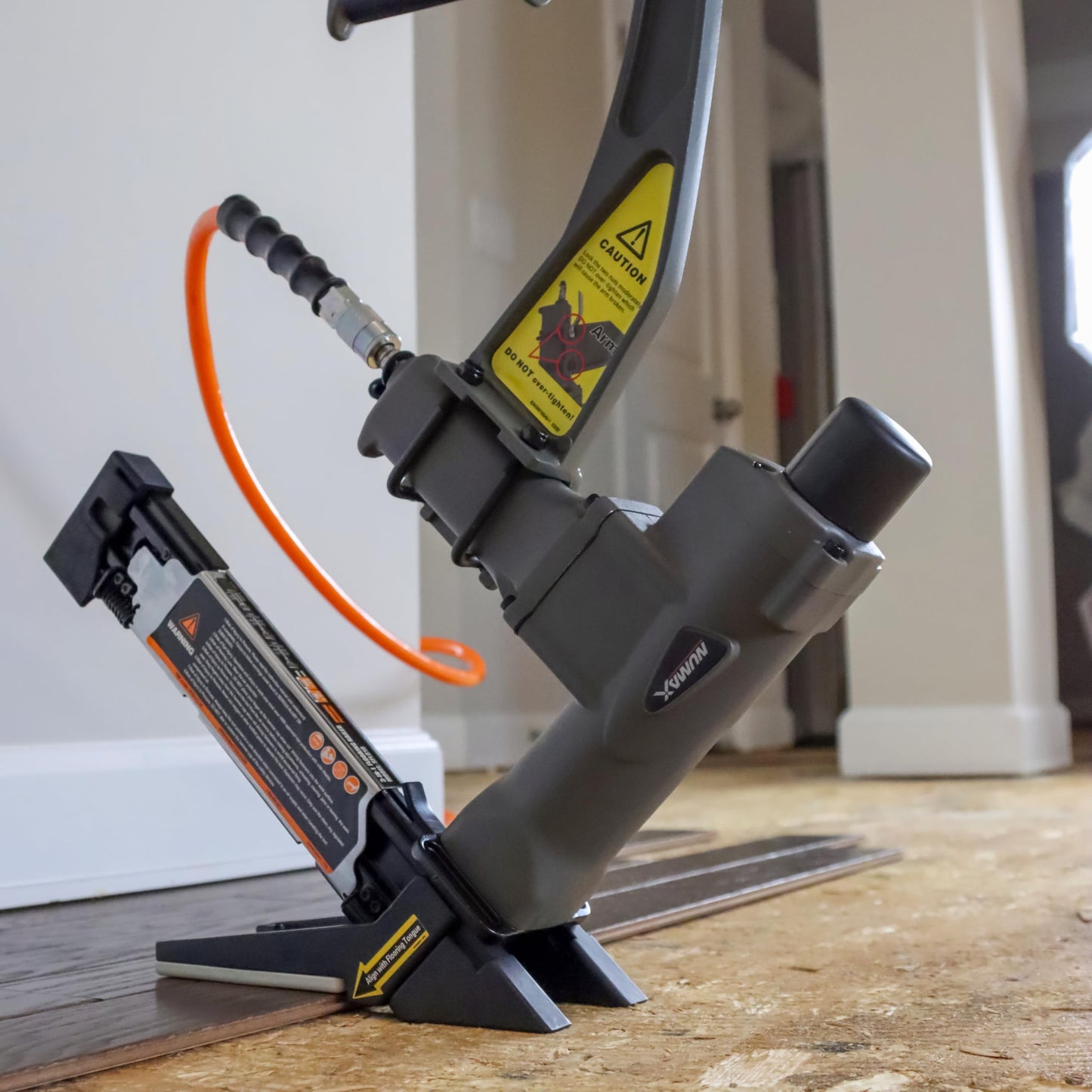 NuMax SFL618 Pneumatic 3-in-1 15.5-Gauge and 16-Gauge 2" Flooring Nailer / Stapler with Flooring Mallet and Interchangeable Base Plates