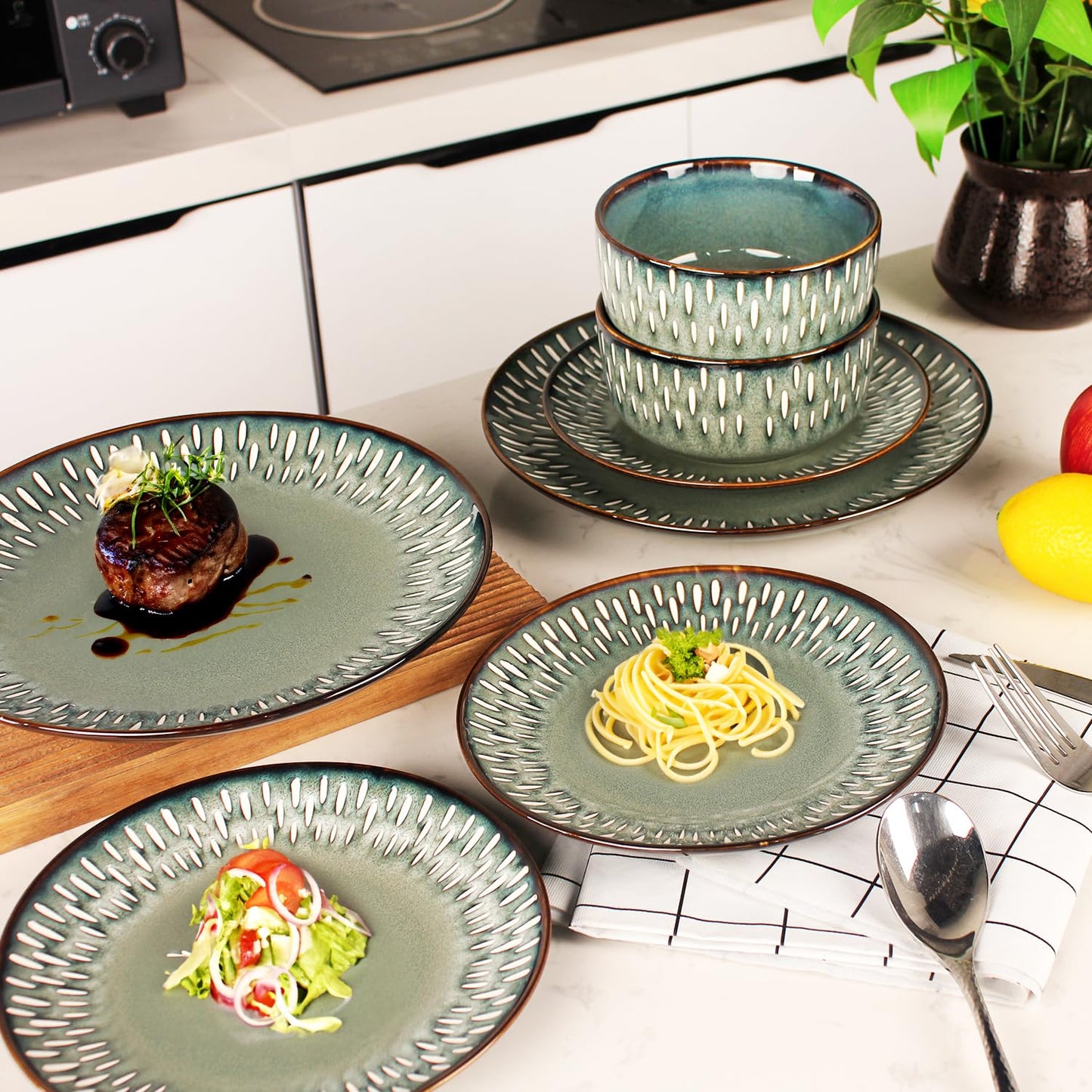 jinsongdafa 10.6-Inch Porcelain Plates Set, for Appetizer, Dinner Plates, Salad, Dessert, Snacks, Serving Plate Set of 4, Microwave and Dishwasher Safe, apply Home, Restaurant