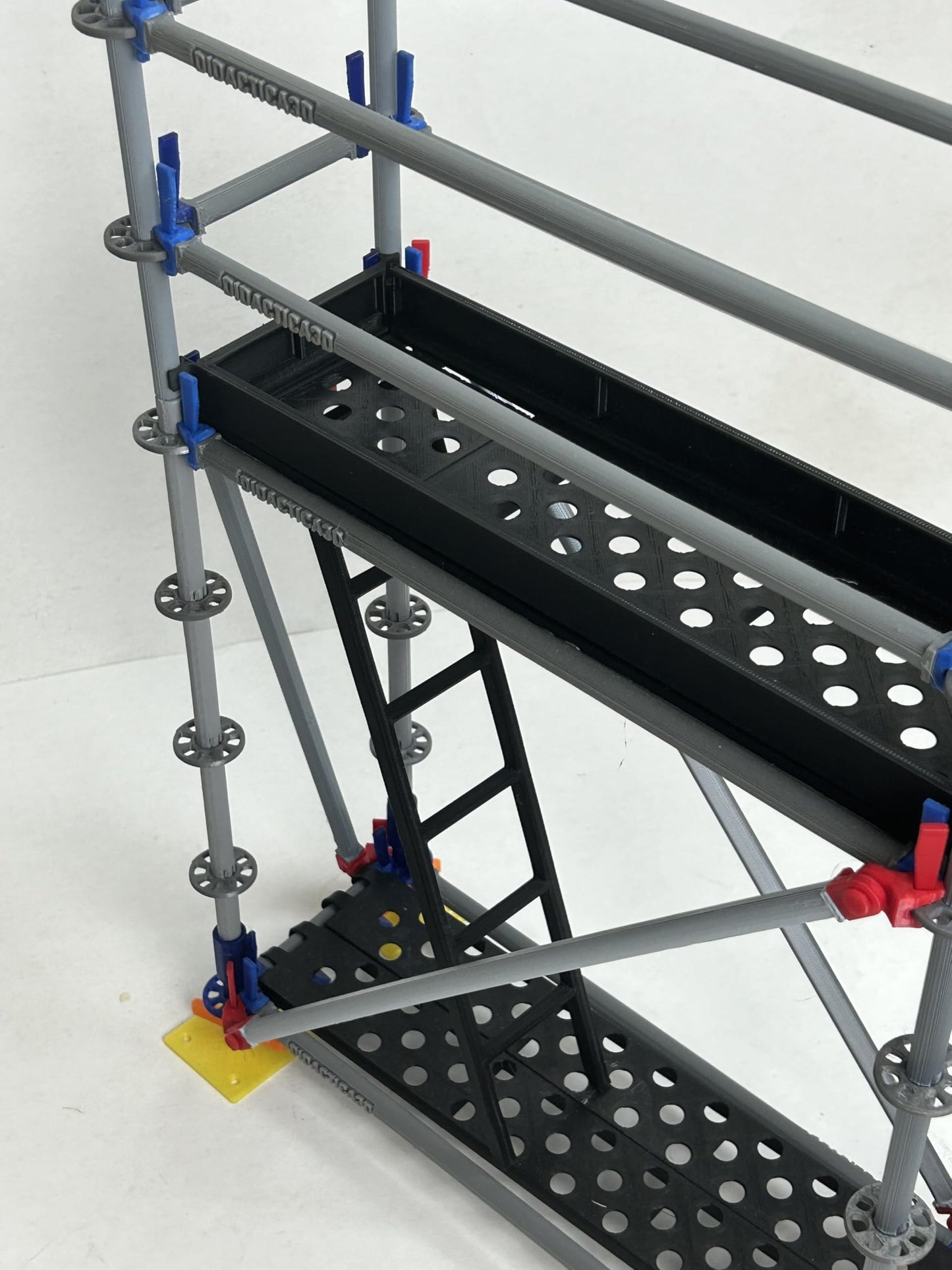 Small Multidirectional Scaffolding Training Model 1:6.6 Scale for Assembly and Stability Instruction (1.5 Frames (Narrow)) – Didactica3D