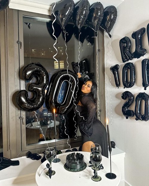 Black Number 18 Balloon - 40 Inch Giant Foil Balloon for 18th Birthday Party Decorations