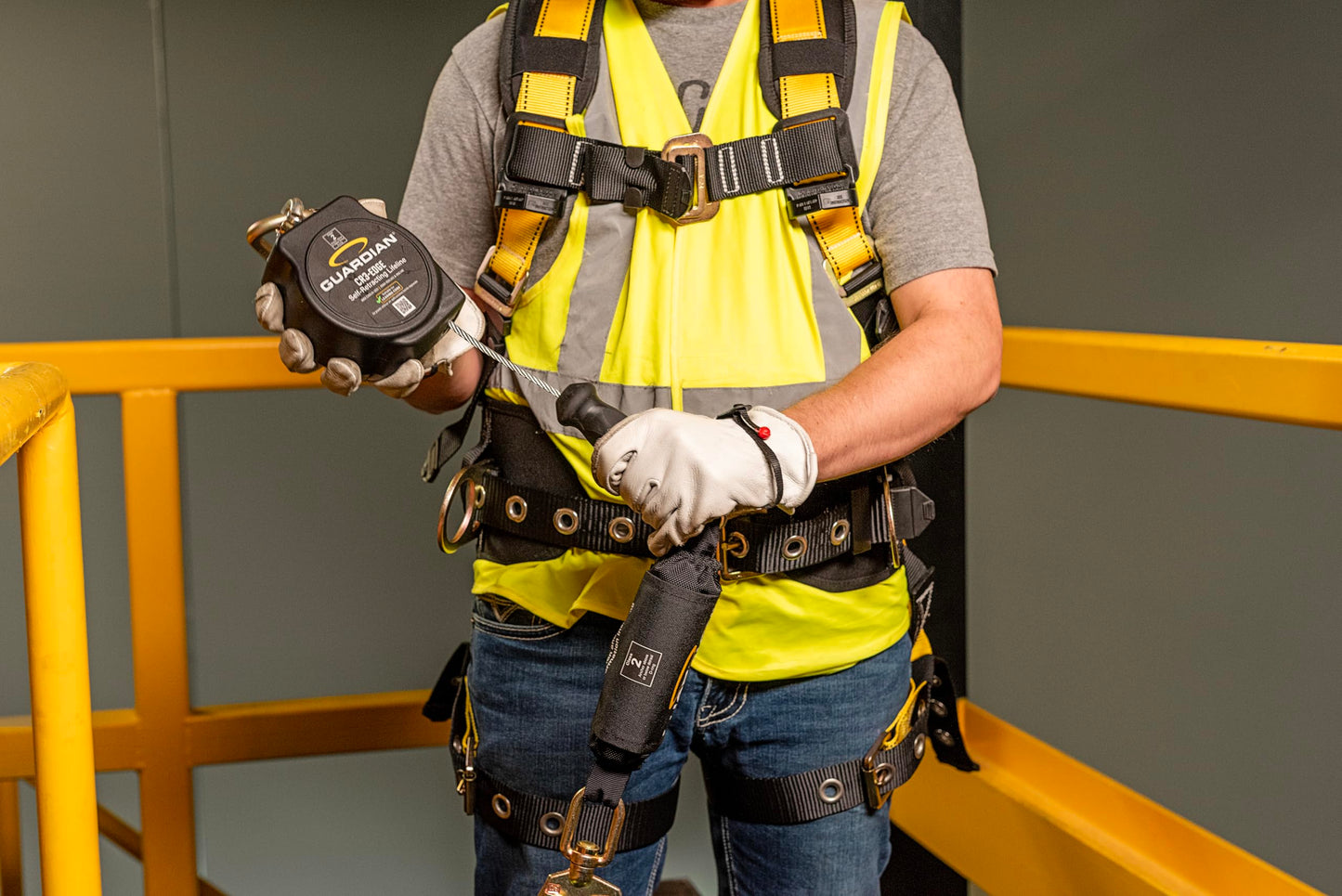 Guardian 4200007 CR3-Edge SRL – Class 2 Self-Retracting Lifeline with Swivel Top & Carabiner | 10 ft Cable | OSHA and ANSI Compliant