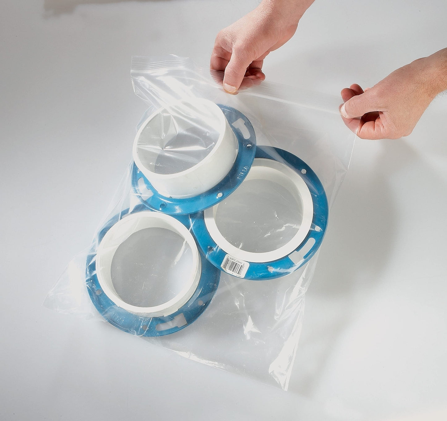 APQ Supply Jumbo Zipper Bags 12 x 18, Clear Poly Bags with Single Track Seal, 2 Mil Thickness, Pack of 1000, Large Plastic Bag for Packing Storing and Food Service