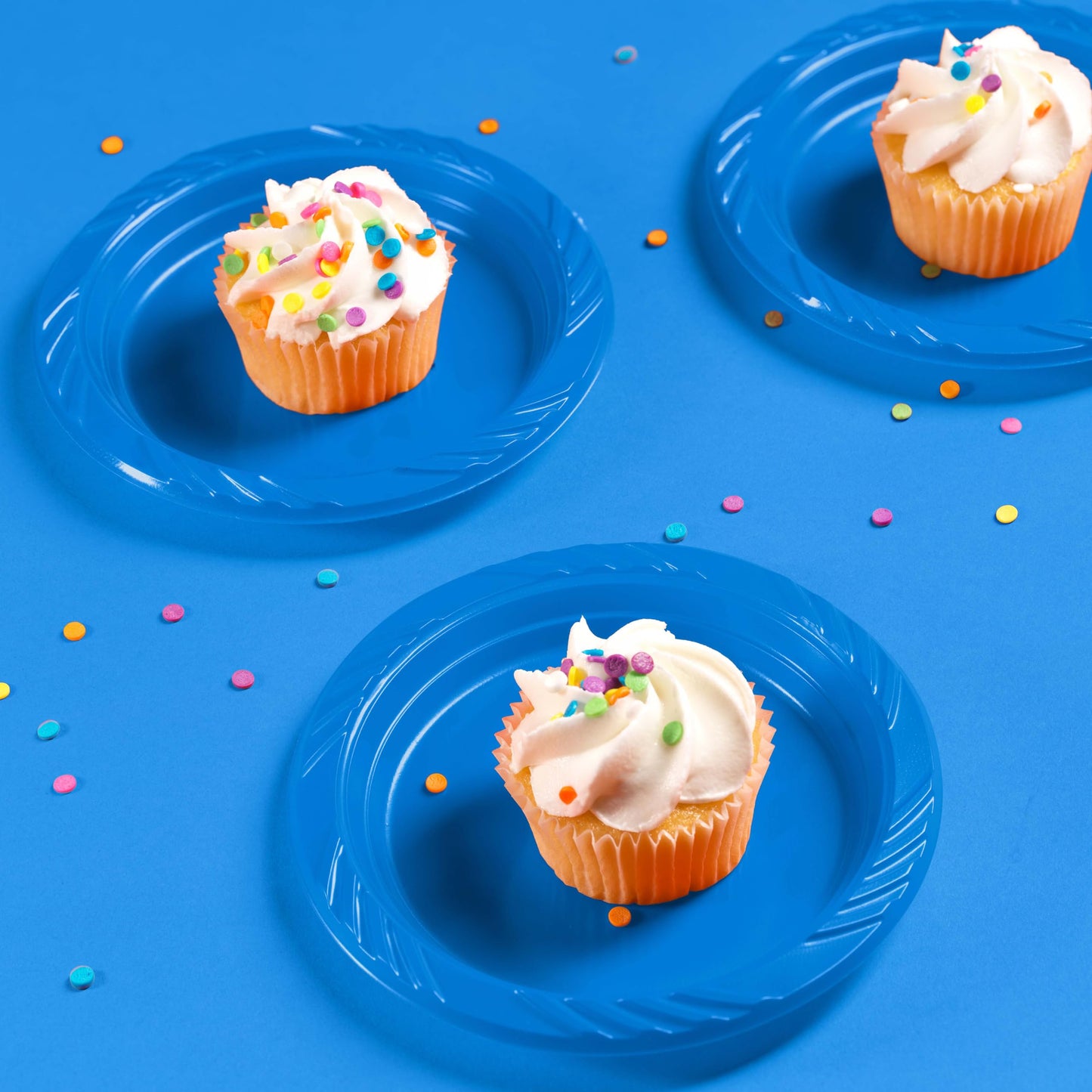 Munfix 6 Inch Blue Plastic Plates 100 Bulk Pack - Disposable Cake Plates for Dessert & Appetizers, BBQ, Party, Travel and Events, Microwavable Recyclable