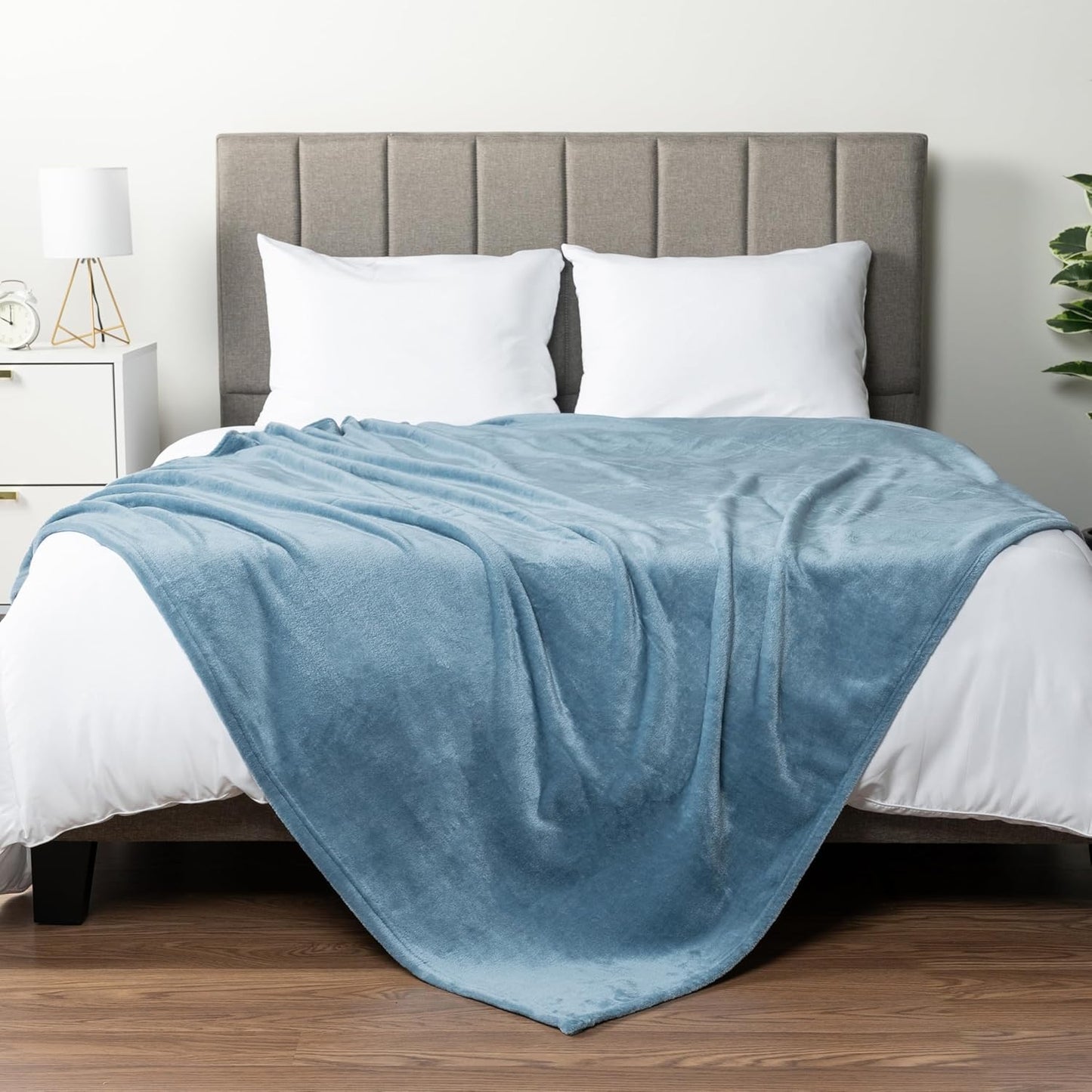 PAVILIA Dusty Blue Fleece Throw Blanket - Super Soft Flannel for Couch & Sofa | Cozy 50x60 Velvet Gift Blanket