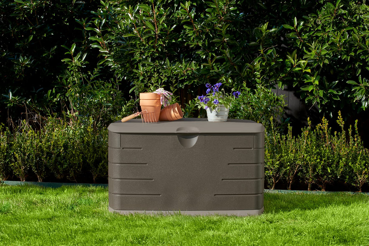 Rubbermaid Medium Resin Outdoor Storage Deck Box (73 Gal), Weather Resistant, Brown, Deck Organization for Home/Backyard/Pool Chemicals/Toys/Garden Tools/Porch/Patio Cushions