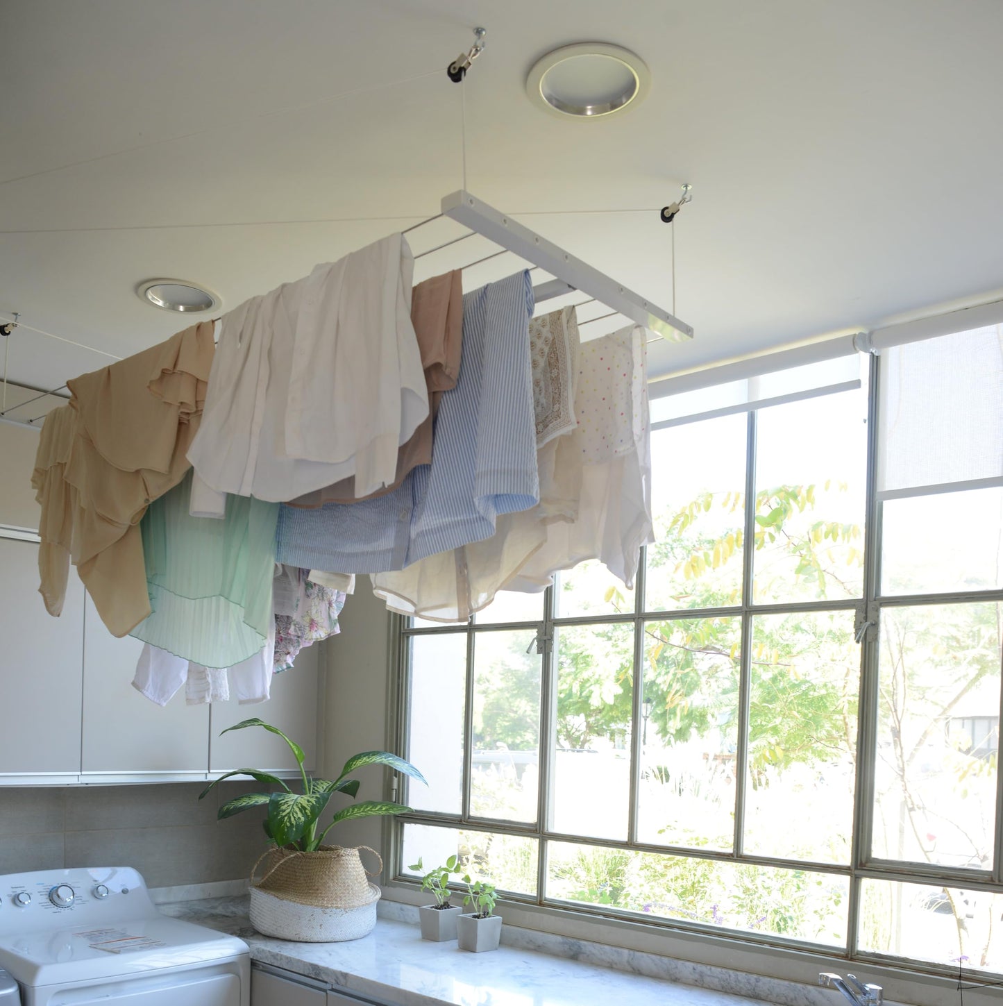 Höllsen Ceiling Mounted Pulley Drying Rack – Medium Aluminum Clothesline for Everyday Laundry – Compact, Space-Saving Design (55.12" x 23.6")
