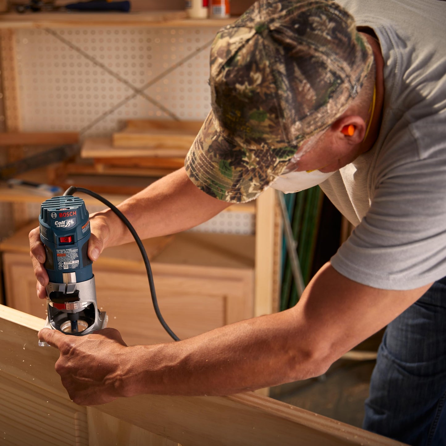 BOSCH PR20EVS Colt 1.0 HP Variable-Speed Palm Router - 5.6 Amp Motor, Soft Start, Constant ResponsCircuitry, Ergonomic Grip, Rugged Aluminum Base, Fixed, Quick-Clamp System, 1/4" Collet