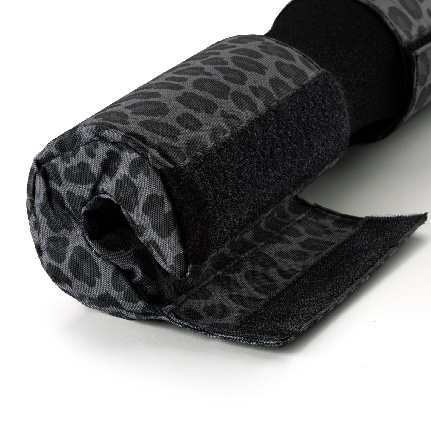 Fitgriff® Barbell Hip Thrust Pad for Squats, Lunges & Glute Bridges – Weightlifting Cushion for Neck & Shoulder Protection – Fits Olympic & Standard Bars (Leopard)
