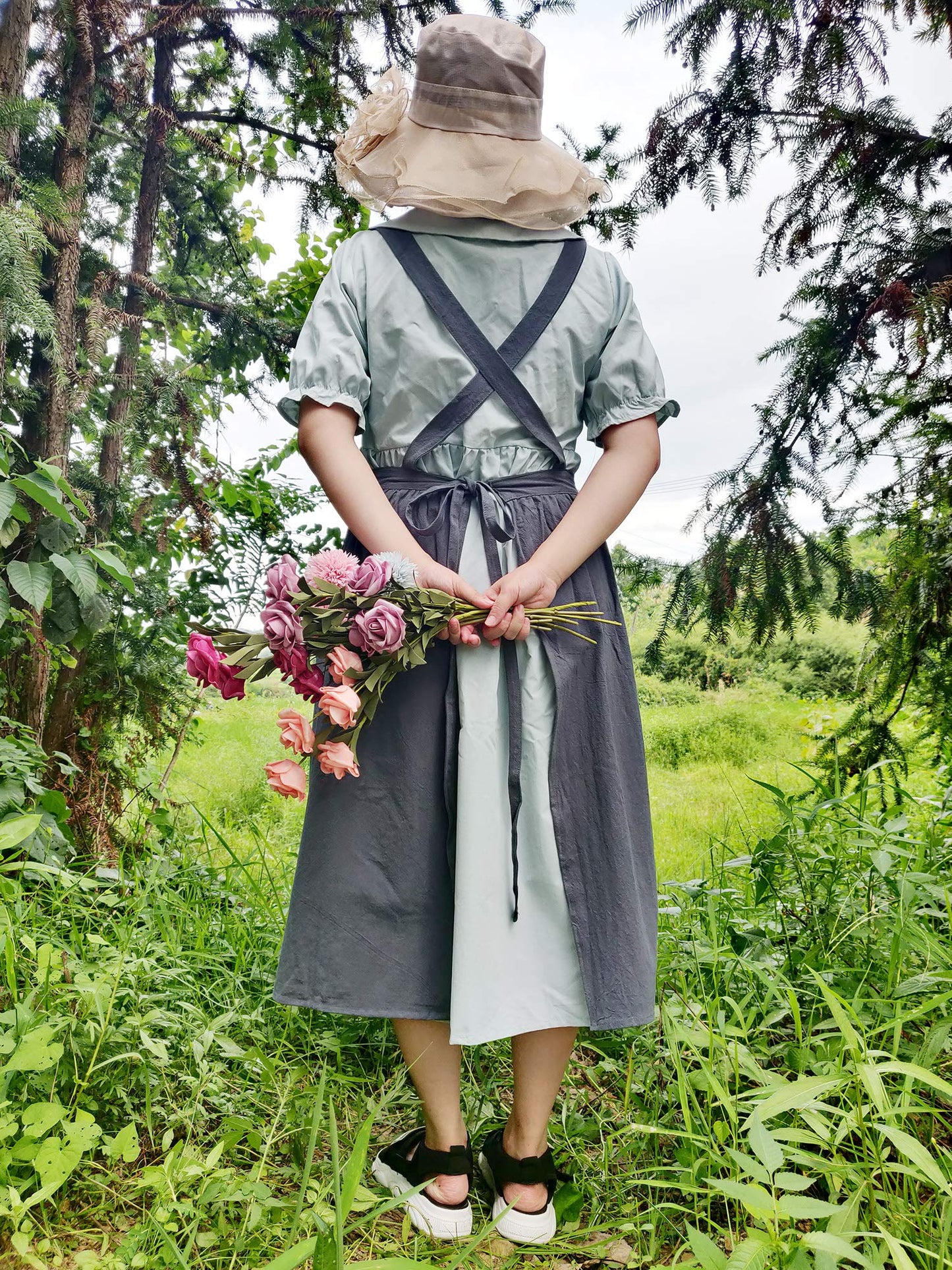 losofar Women Girls Vintage Apron Adjustable Gardening Works Cross Back Cotton/Linen Blend Aprons Pinafore Dress with Two Pockets (greengrey, 39"x 59")