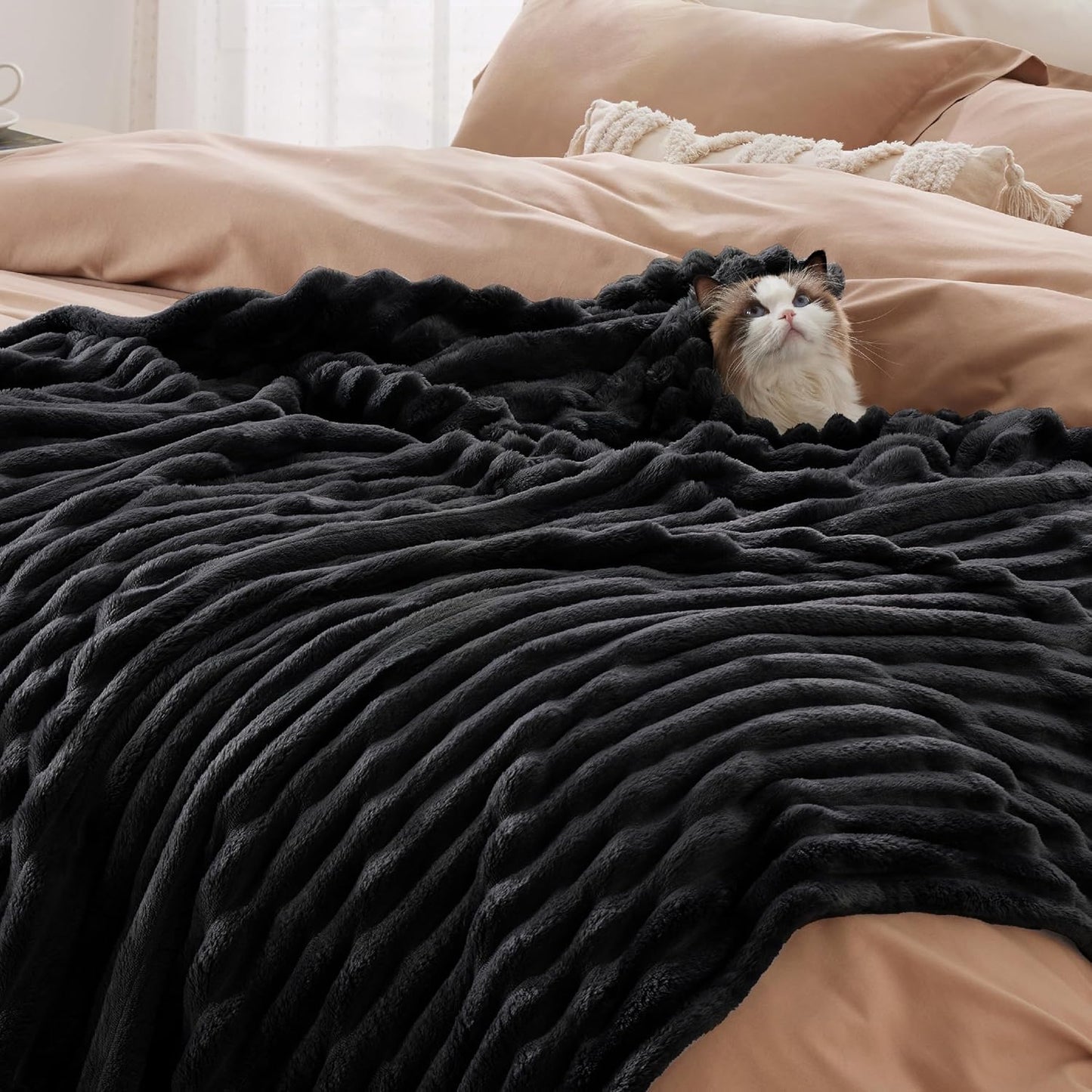Bedsure GentleSoft Black Blanket - Cozy Full Size Fleece Throw for Women | 84x90 Inches