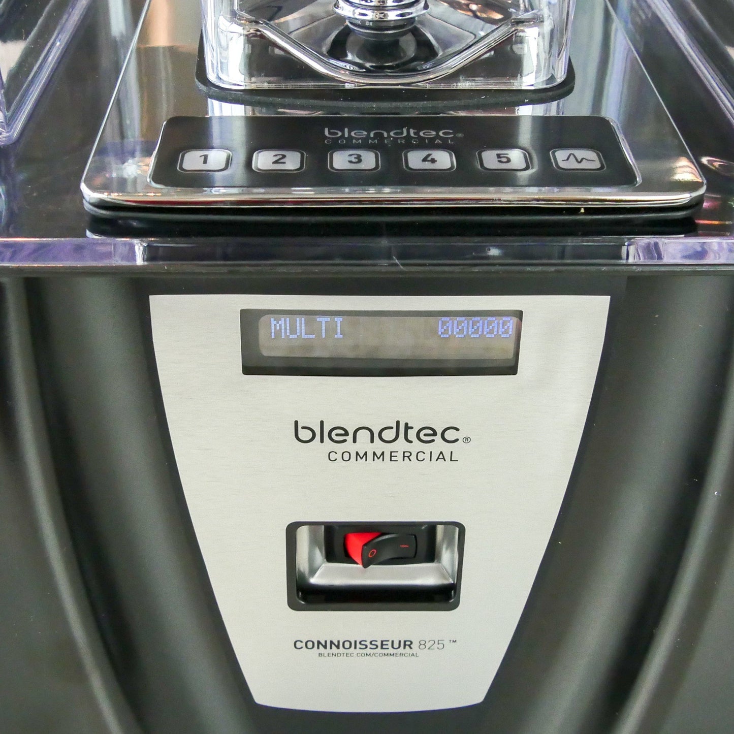 Blendtec Commercial Connoisseur 825 Blender + 2 FourSide Jars