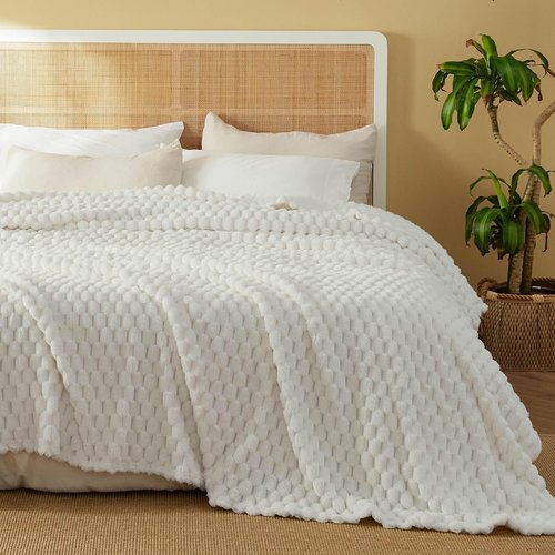 Bedsure King Size Blanket - 350GSM Fluffy Plush Fleece for Cozy Home Decor | Off White, 108x90 Inches