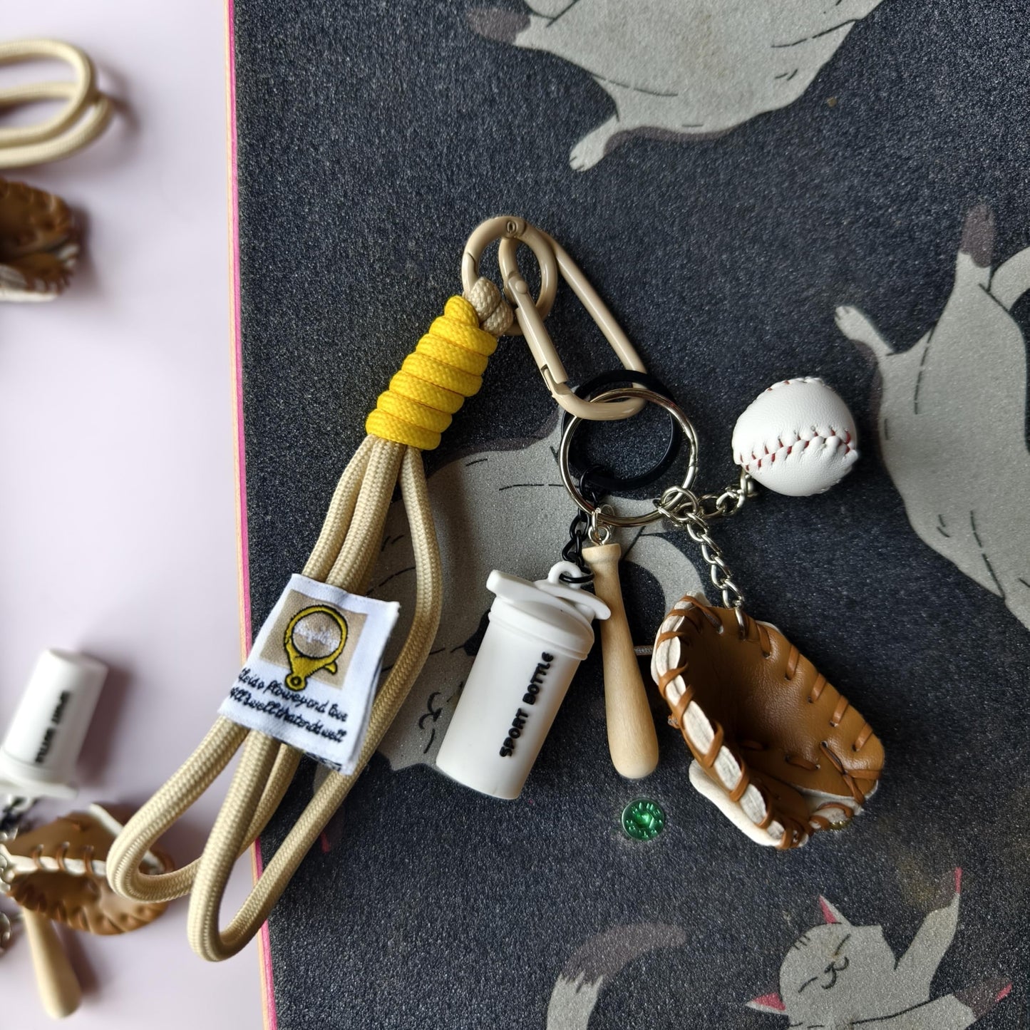 Baseball Keychain Bagpack Pendant Decorations with Mini Leather baseball Bat Keychain Sports Souvenir Favors,Gifts for Athletes (baseball)