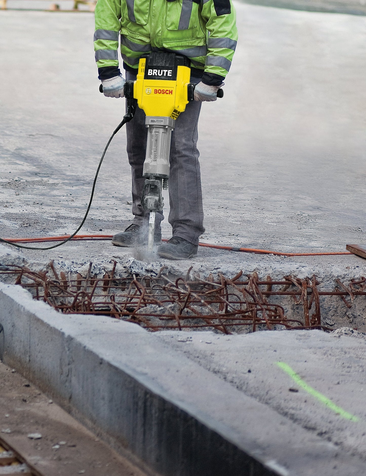 BOSCH BH2760VC Brute Breaker Hammer -1000 Blasts Per Minute, 35 Ft.-Lbs. Impact Energy, Vibration Control, Service Minderbrushes, Grease-Packed Gearbox - Ideal for Heavy-Duty Concrete and Asphalt Work