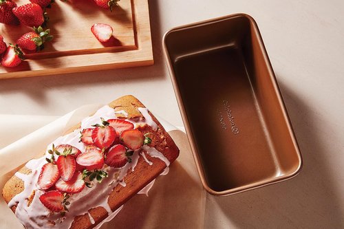Calphalon Nonstick Bakeware - Rectangular Cake Pan, 9-Inch x 13-Inch for Effortless Baking