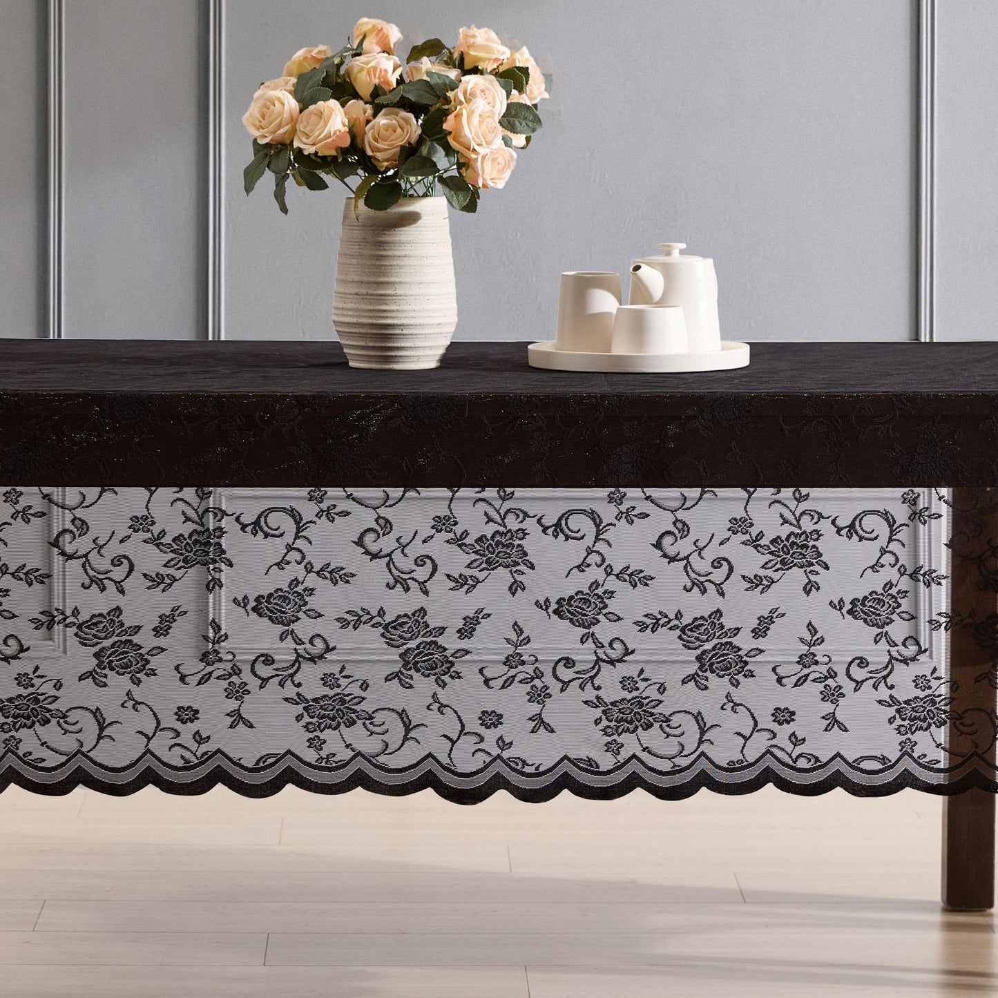 HLC.ME Harper Floral Lace Fabric Tablecloth, Lace Fabric Table Cloth for Round Tables, Wrinkle Resistant Tablecloth, Patterned Scalloped Tablecloth (36 Round, Black)