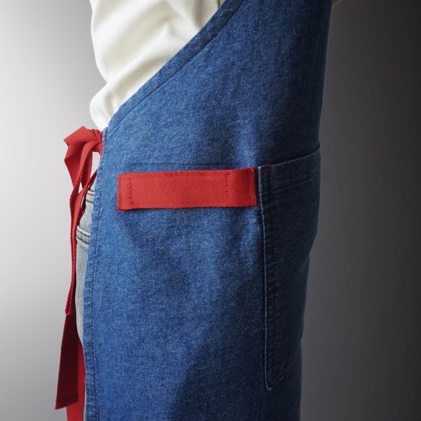 Denim Blue Kitchen Apron with Attached Red Terry Towel – 100% Cotton Denim Chef Apron for Men & Women with 2 Pockets, Adjustable Neck & Long Ties – Durable Barista, BBQ & Cooking Apron