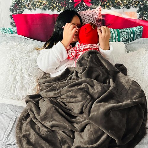 Bedsure GentleSoft King Size Fleece Blanket - Soft, Lightweight, Plush & Cozy Microfiber, 108x90 Inches