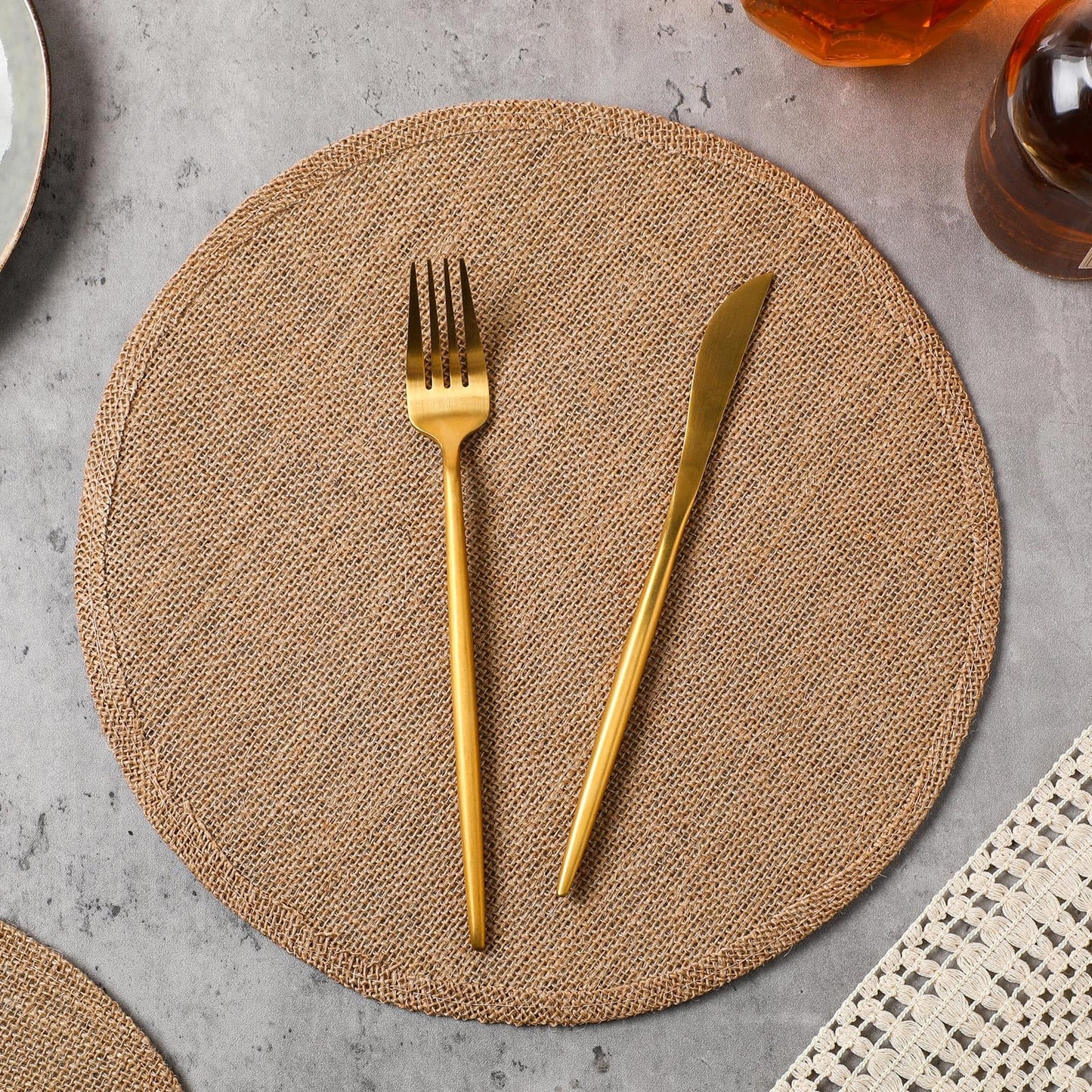 Yunlly Set of 48 Round Burlap Placemats Bulk Burlap Farmhouse Placemats Set Heat Resistant Table Mats Circle Jute Charger Place Mats for Wedding Holiday Dinner Rustic Table Decorations(11.8 in,Brown)