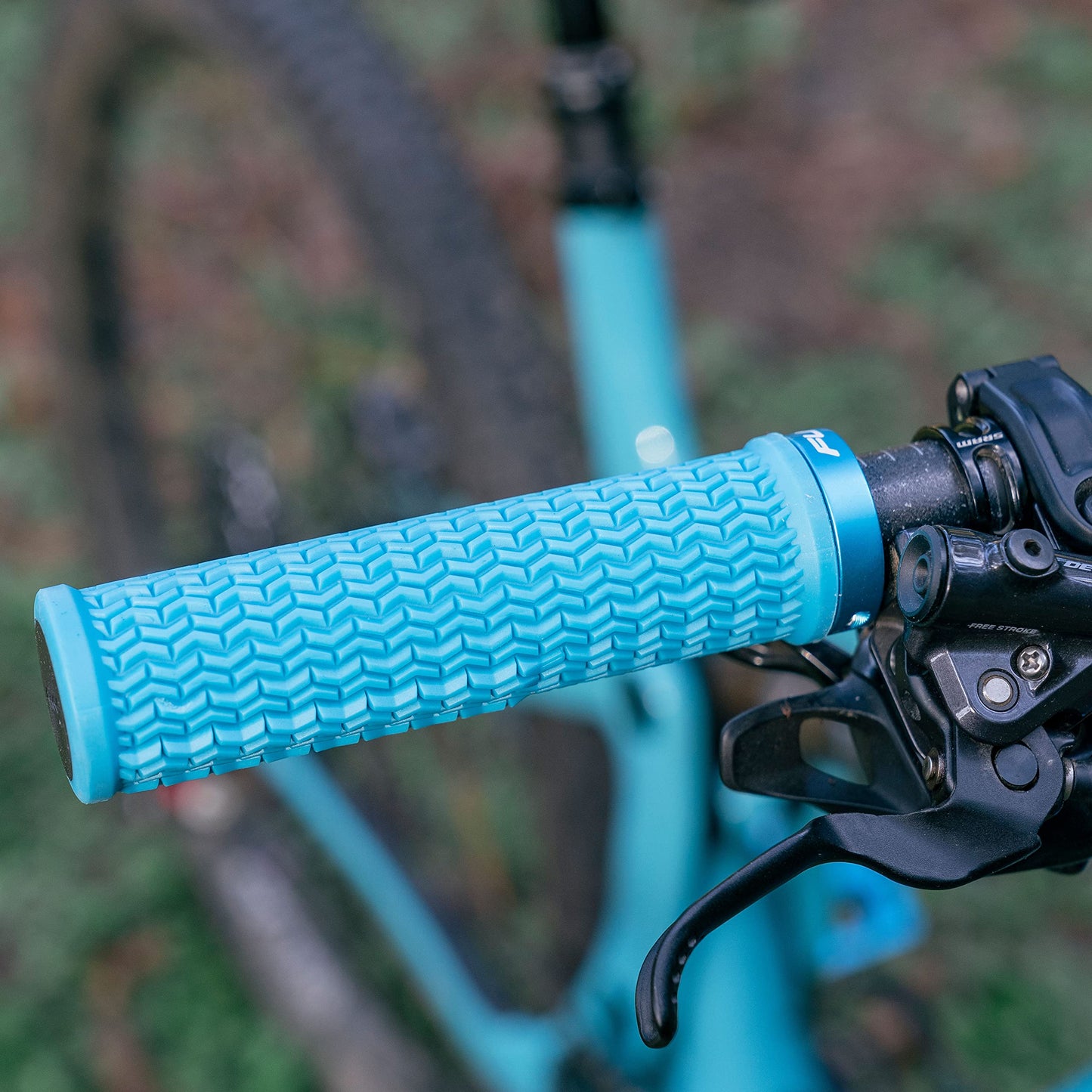 Funn Holeshot Mountain Bike Grips with Single Lock On Clamp, Lightweight and Ergonomic Bike Handle Grips with 22 mm Inner Diameter, Hardened End Bicycle Handlebar Grips for MTB/BMX (Red)