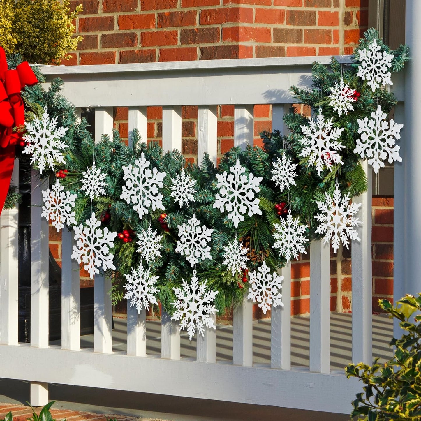 Skiennix 24PCS Snowflake Ornaments - Glittering White Plastic Tree Decorations for Winter Wonderland Decor