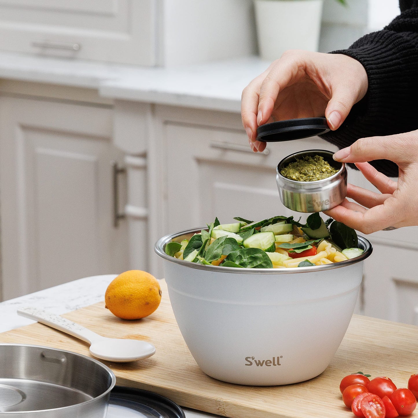 S'well lifetime brands europe limited Salad Bowl Kit, Moonstone, 1.9L - Salad Lunch Box with Condiment Container and Removable Tray - Leak-Proof and Dishwasher Safe