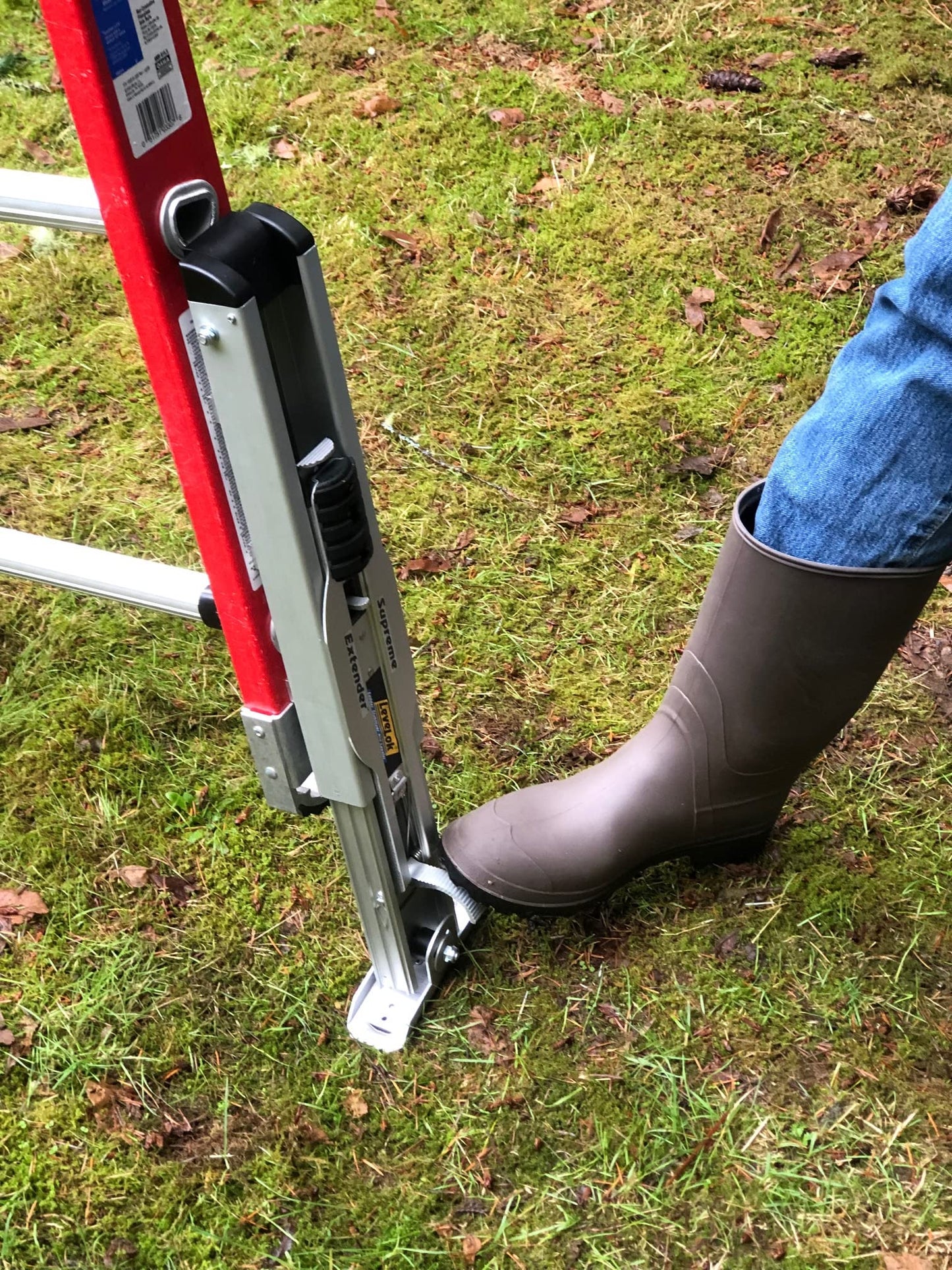 Levelok Detachable Supreme Extender - 1 Ladder Leveler w/Side Tip Stabilizer Arm & 2 Base Units - LL-STB-4SE-2QC - Snaps on Either Side of Ladder
