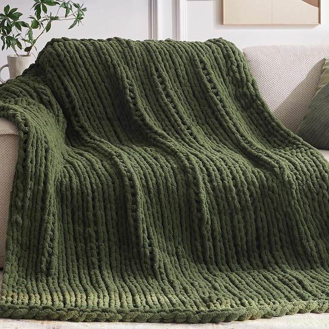 Negwoo Chunky Knit Throw Blanket, 40''*50'' Knitted Throw Chenille Yarn for Bed Couch, Handmade Green Crochet Big Thick Blanket, Machine Washable Cute Comfy Blanket for Home Decor