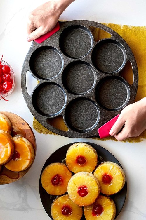 Lodge Cast Iron Mini Cake Pan - Perfect for Individual Desserts | Durable & Versatile Cookware