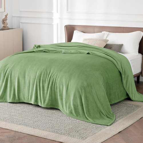 Bedsure GentleSoft Green Fleece Blanket - Cozy Lightweight Plush Queen Size, Emerald 90x90 Inches