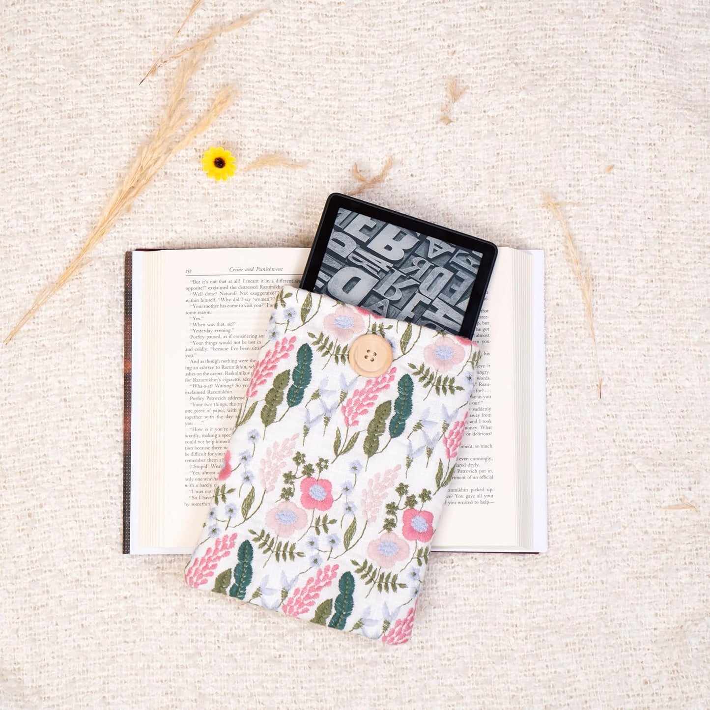 Zosiana Designs (6''), (6.8'') (7''), Embroidered Floral E-Reader Sleeve - Compatible with Kindle Paperwhite/Basic