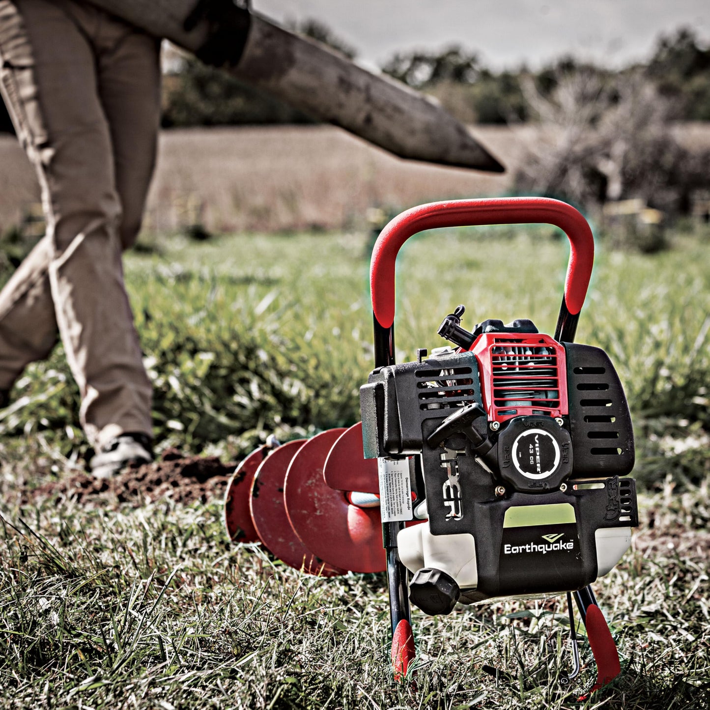 EARTHQUAKE E43 1-Person Earth Auger Powerhead with 43cc 2-Cycle Viper Engine