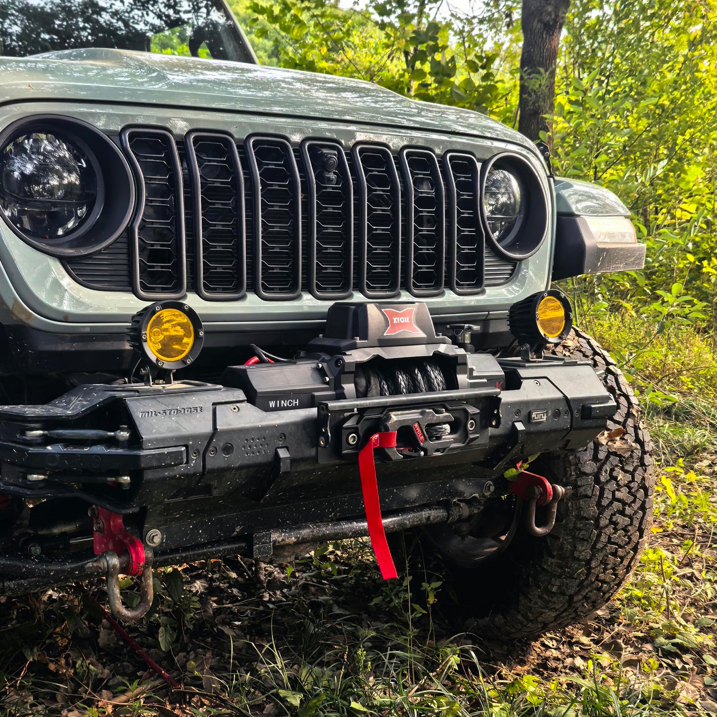 XYCLE 12000lbs Electric Winch 12V IP68waterproof Off-Road Vehicle Rescue winchs with2wireless Remote Controls and1/2"Synthetic Rope Suitable for Towing SUVs,Loggers,Trucks,Trailers,Jeeps,4WD(Black)
