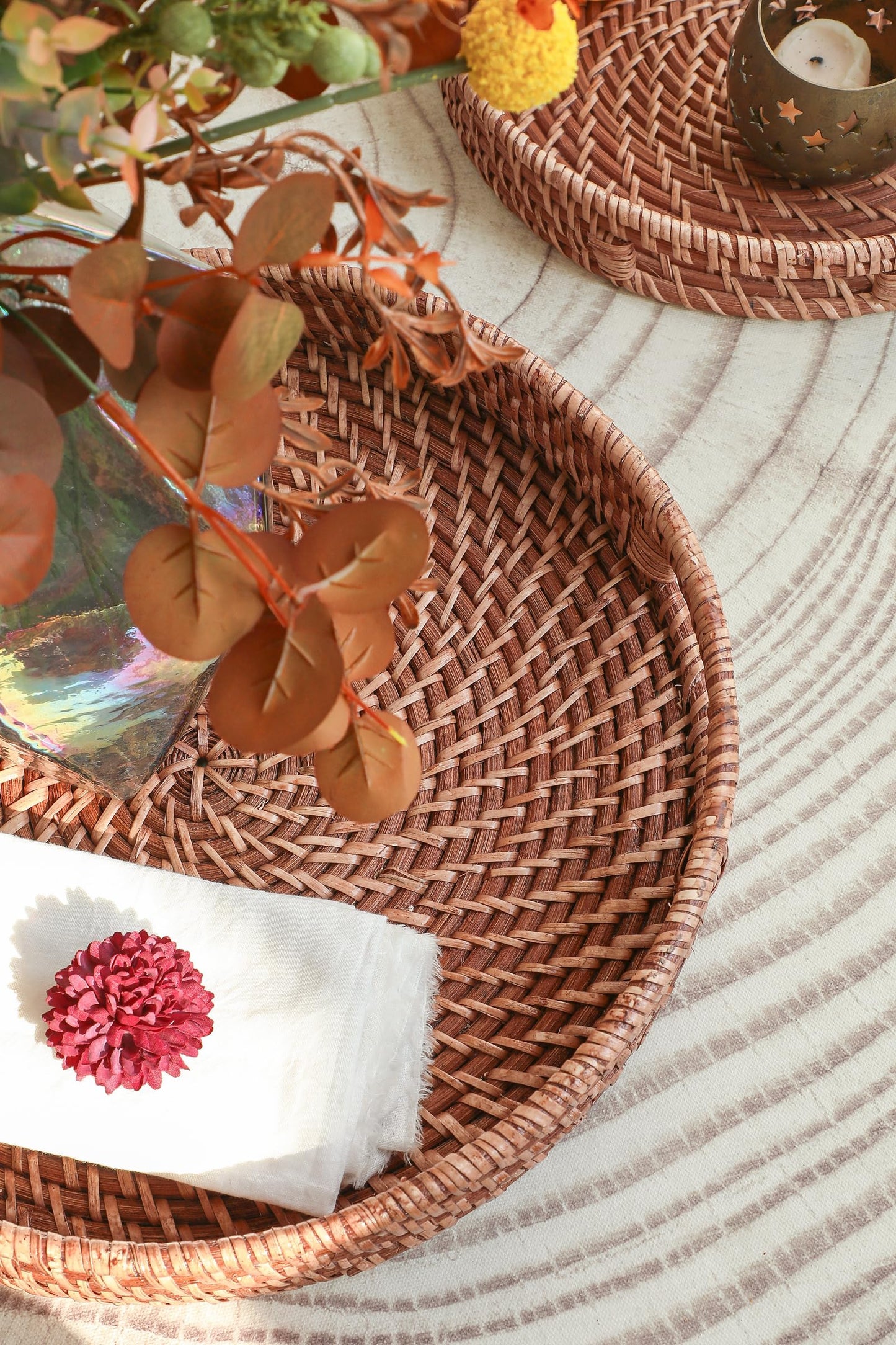 HITOMEN 14.2" Hand-Woven Round Rattan Serving Tray Decorative Ottoman Wicker Platter with Handles for Coffee Table, Breakfast, Drinks, Snack, Bread, Fruit, Vegetables (Honey Brown-L)