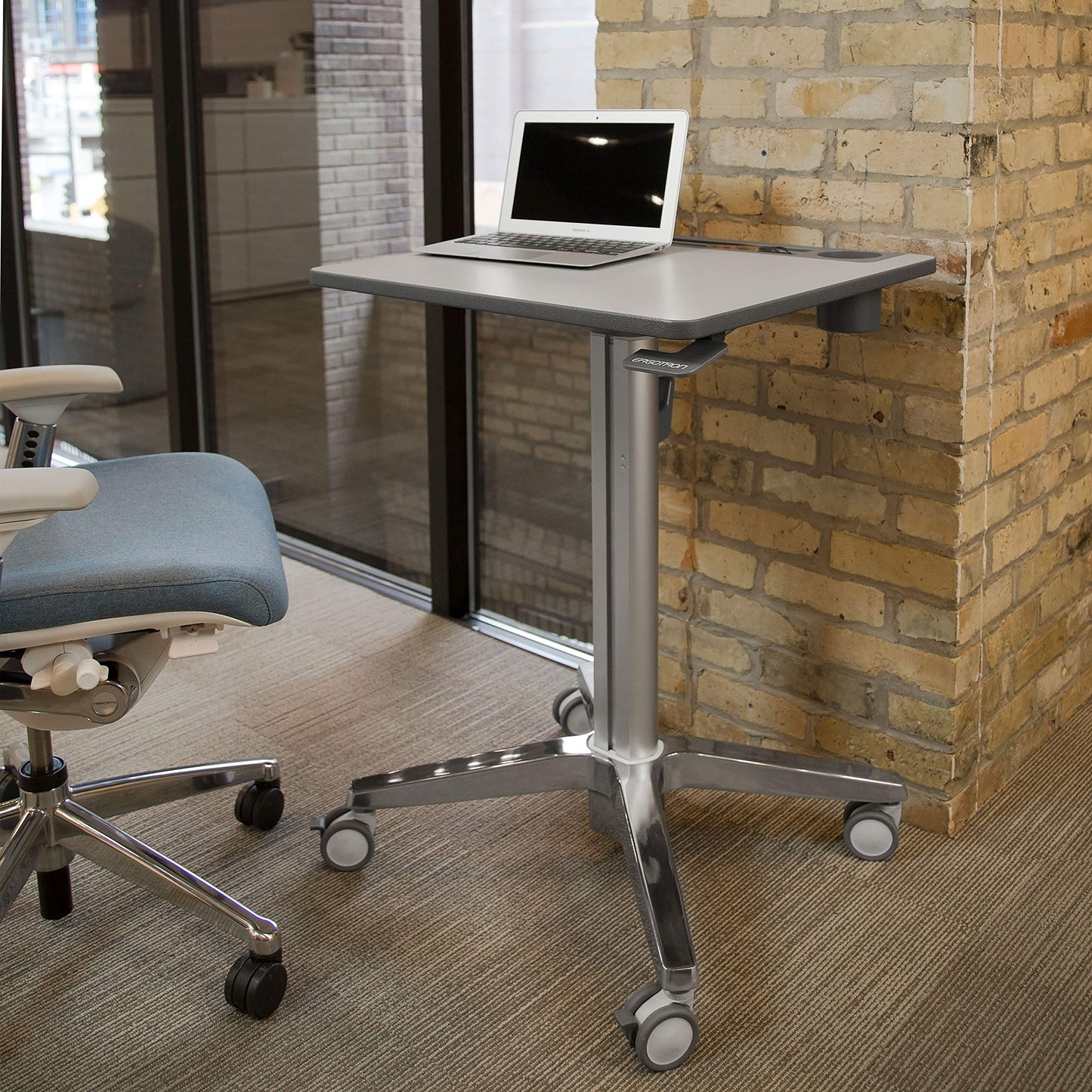 Ergotron – LearnFit Mobile Standing Desk, Adjustable Height Small Rolling Laptop Computer Sit Stand Desk with Wheels for Classroom, Office, Medical or Home Use – Adjusts from 29 to 45 Inches – Grey